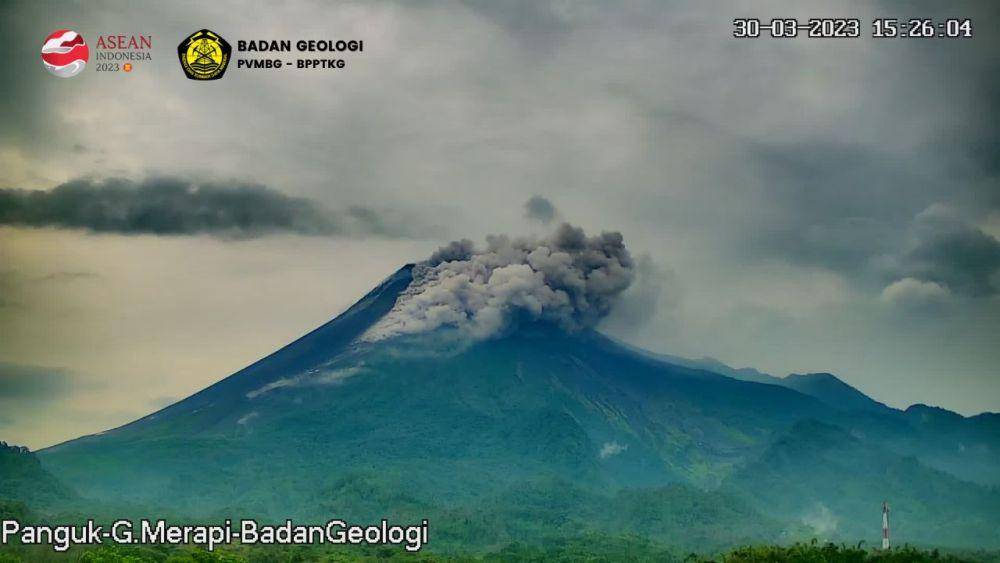 Awan panas guguran Gunung Merapi pada Kamis (30/3/2023) pukul 15.22 WIB. (Dok. BPPTKG)