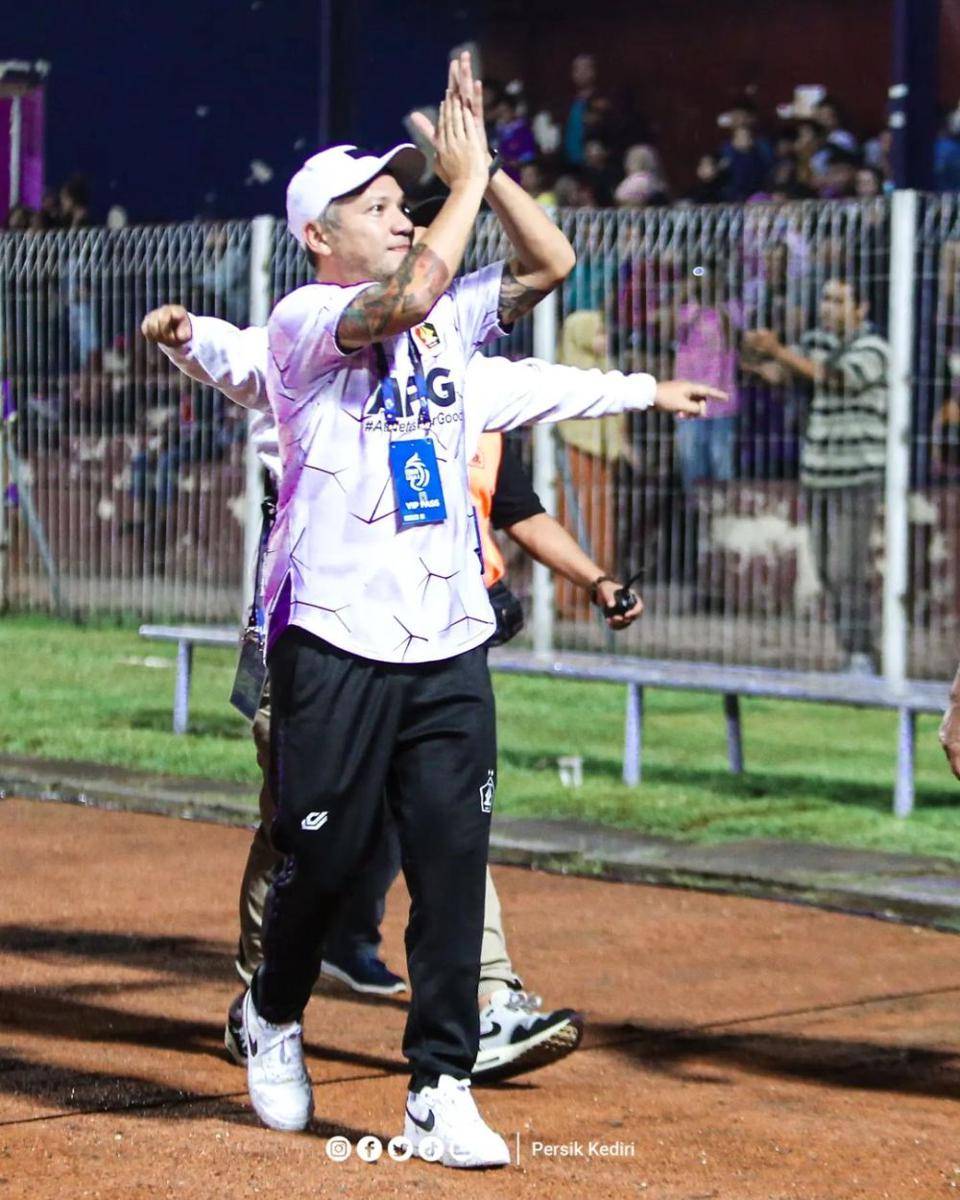Gading Marten menonton Persik Kediri (instagram.com/persikfcofficial)