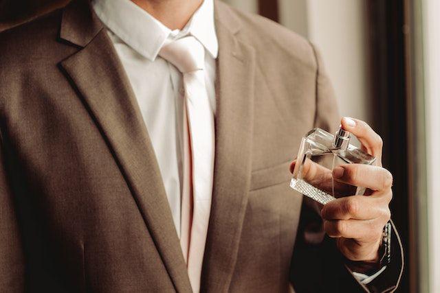 5 Cara Memilih Parfum yang Cocok untuk Pria