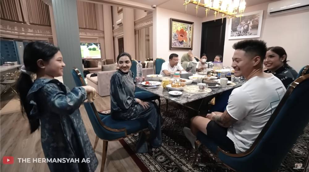 Millen Cyrus dan Lionel Lee di rumah Ashanty (YouTube.com/The Hermansyah A6)