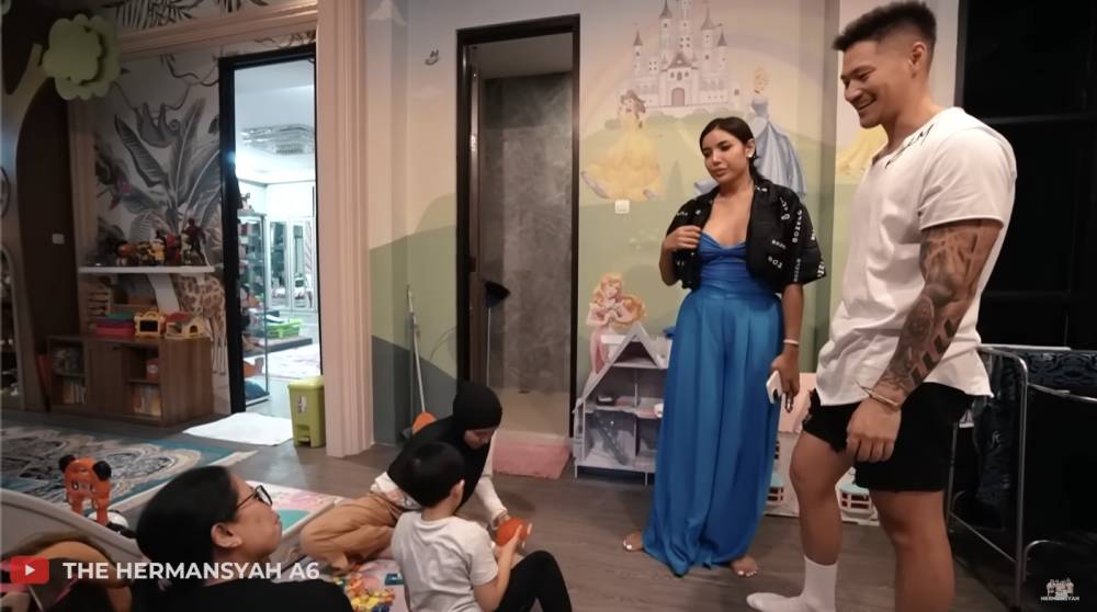 Millen Cyrus dan Lionel Lee di rumah Ashanty (YouTube.com/The Hermansyah A6)