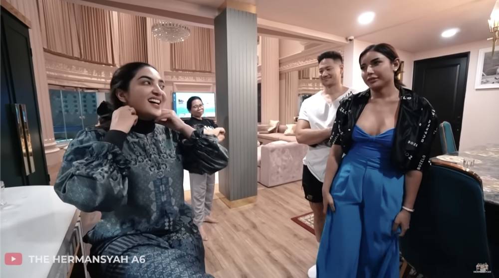 Millen Cyrus dan Lionel Lee di rumah Ashanty (YouTube.com/The Hermansyah A6)