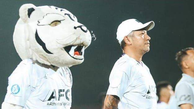 Gading Marten menonton Persik Kediri (instagram.com/gadiiing)