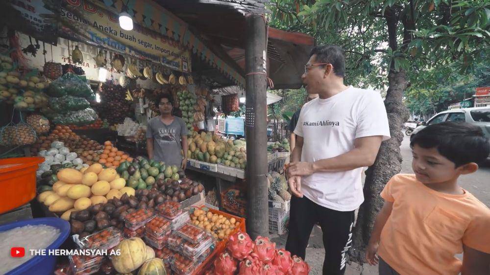 Anang bikin takjil (YouTube.com/The Hermansyah A6)