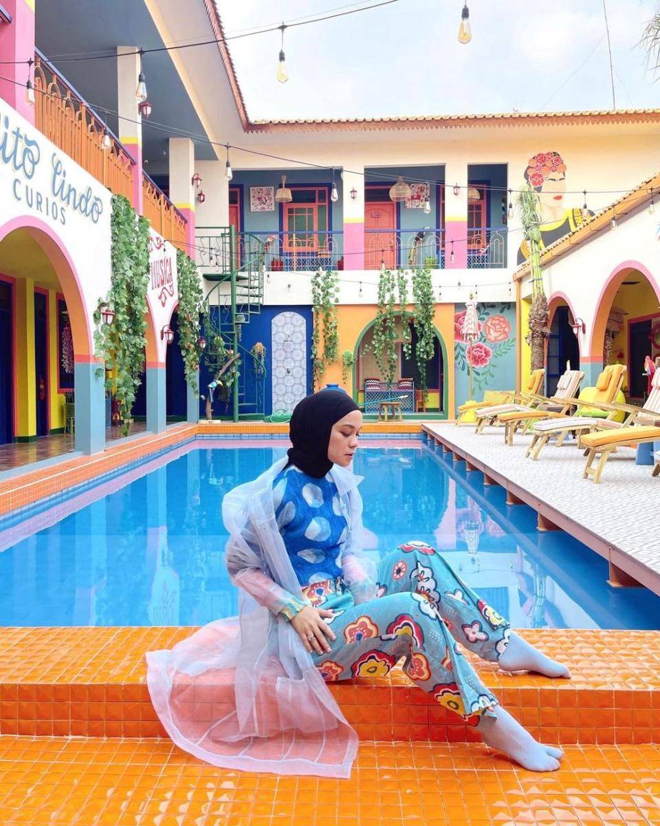 Outfit serba biru ala Tantri Namirah (instagram.com/tanteinamirah)