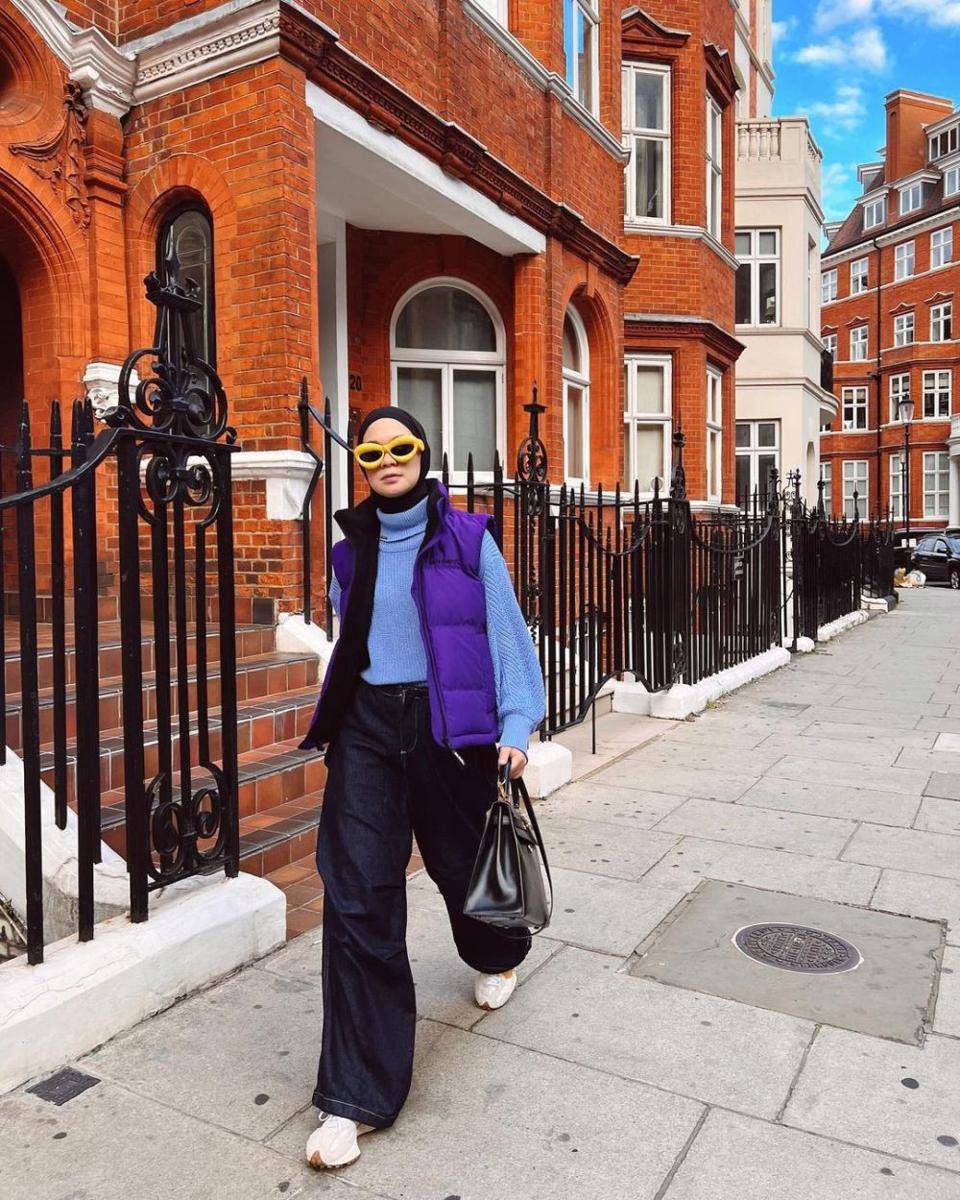 Outfit serba biru ala Tantri Namirah (instagram.com/tanteinamirah)