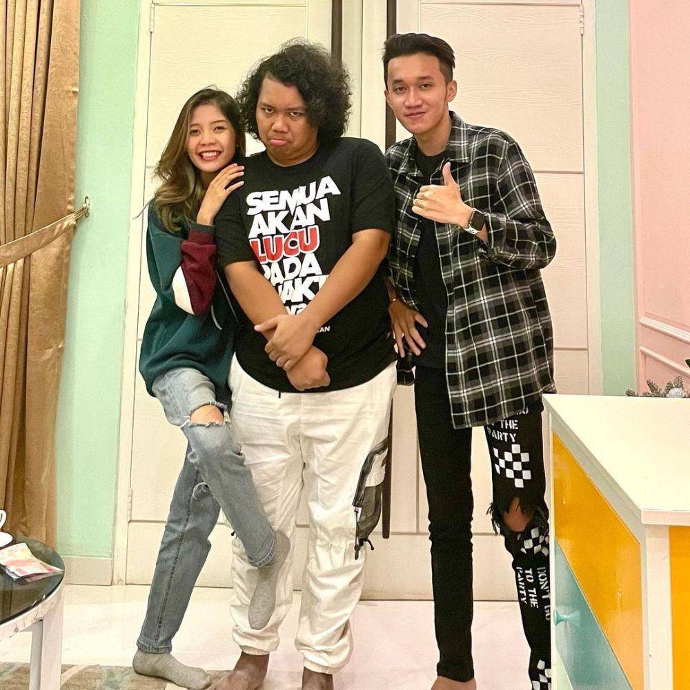 potret Ismi Hidayah dan para artis (instagram.com/isminhdyh)