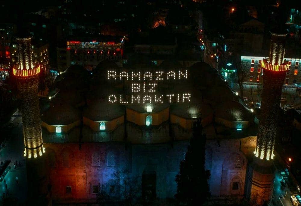 lampu mahya (instagram.com/diyanethbr)