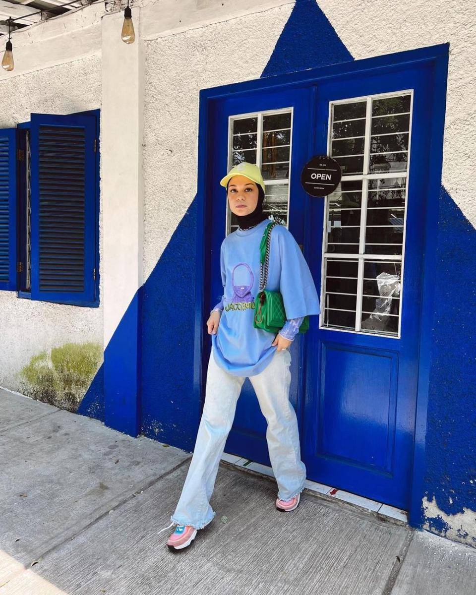 Outfit serba biru ala Tantri Namirah (instagram.com/tanteinamirah)