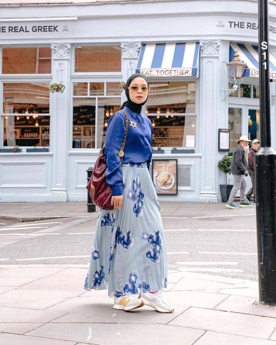 Outfit serba biru ala Tantri Namirah (instagram.com/tanteinamirah)