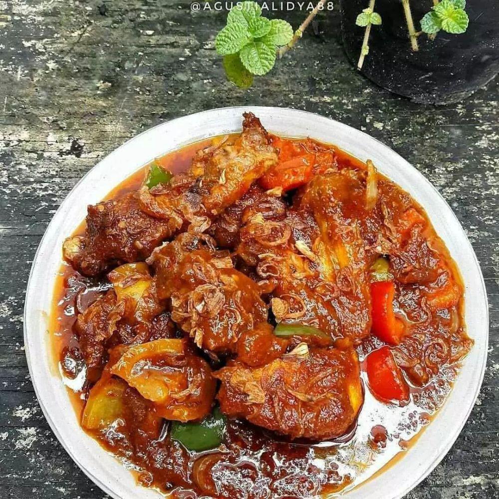 Resep Ayam Semur Bumbu Bali, Menu Buka Puasa yang Sedap