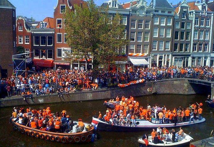 Koningsdag (commons.wikimedia.org/Carmelrmd)
