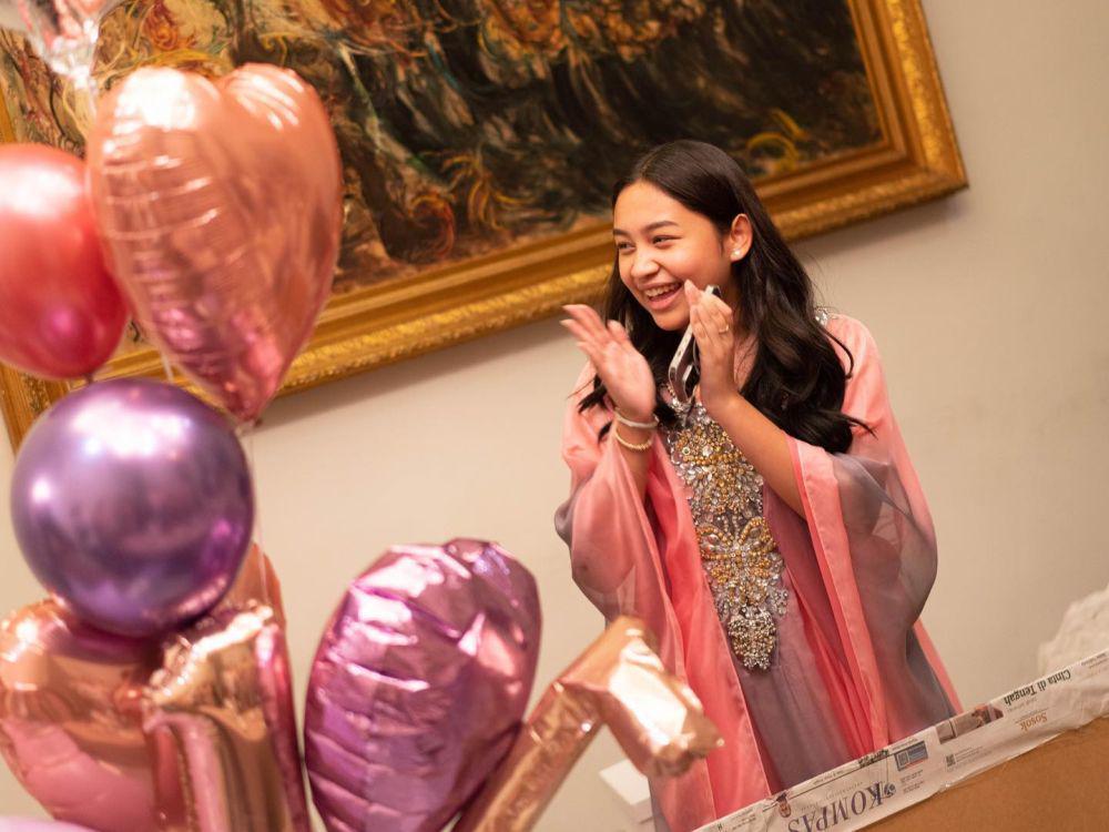 9 Momen Kejutan Sweet Seventeen Khirani Trihatmodjo Putri Mayangsari