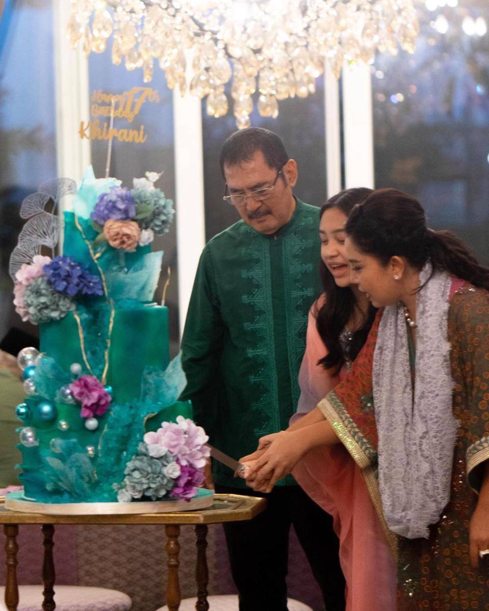 momen sweet seventeen Khirani Trihatmodjo (instagram.com/mayangsari_official)