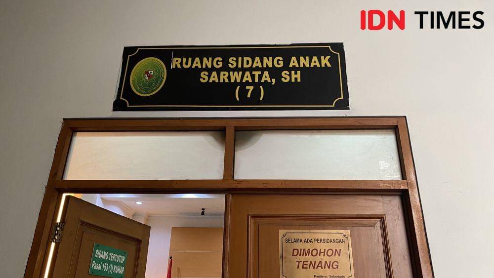 Ruang sidang anak PN Jakarta Selatan. Hari ini AG pacar Mario Dandy akan menjalani sidang tanggapan eksepsi jaksa. (IDN Times/Amir Faisol)
