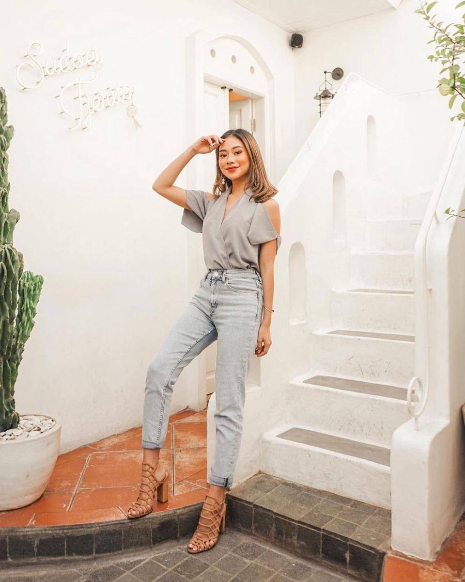 OOTD celana jeans ala Claudia Novira (instagram.com/claudianovira)