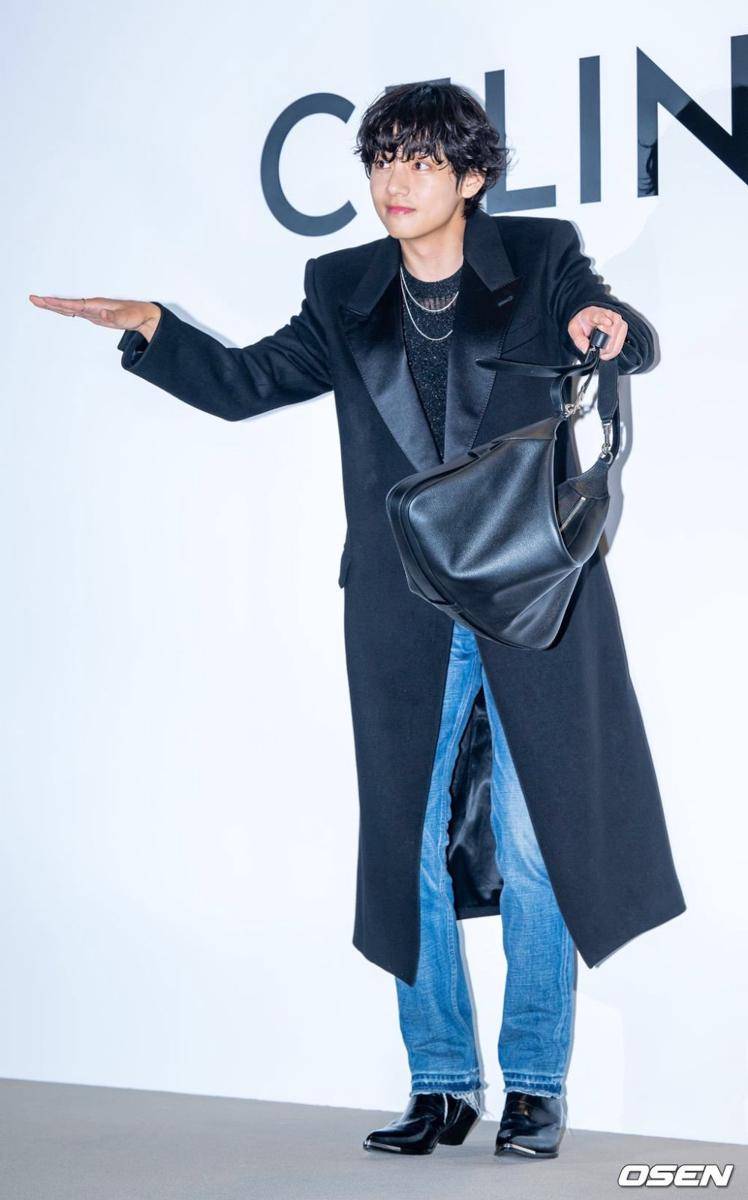V BTS di acara Celine, Kamis (30/3/2023) (dok. OSEN)