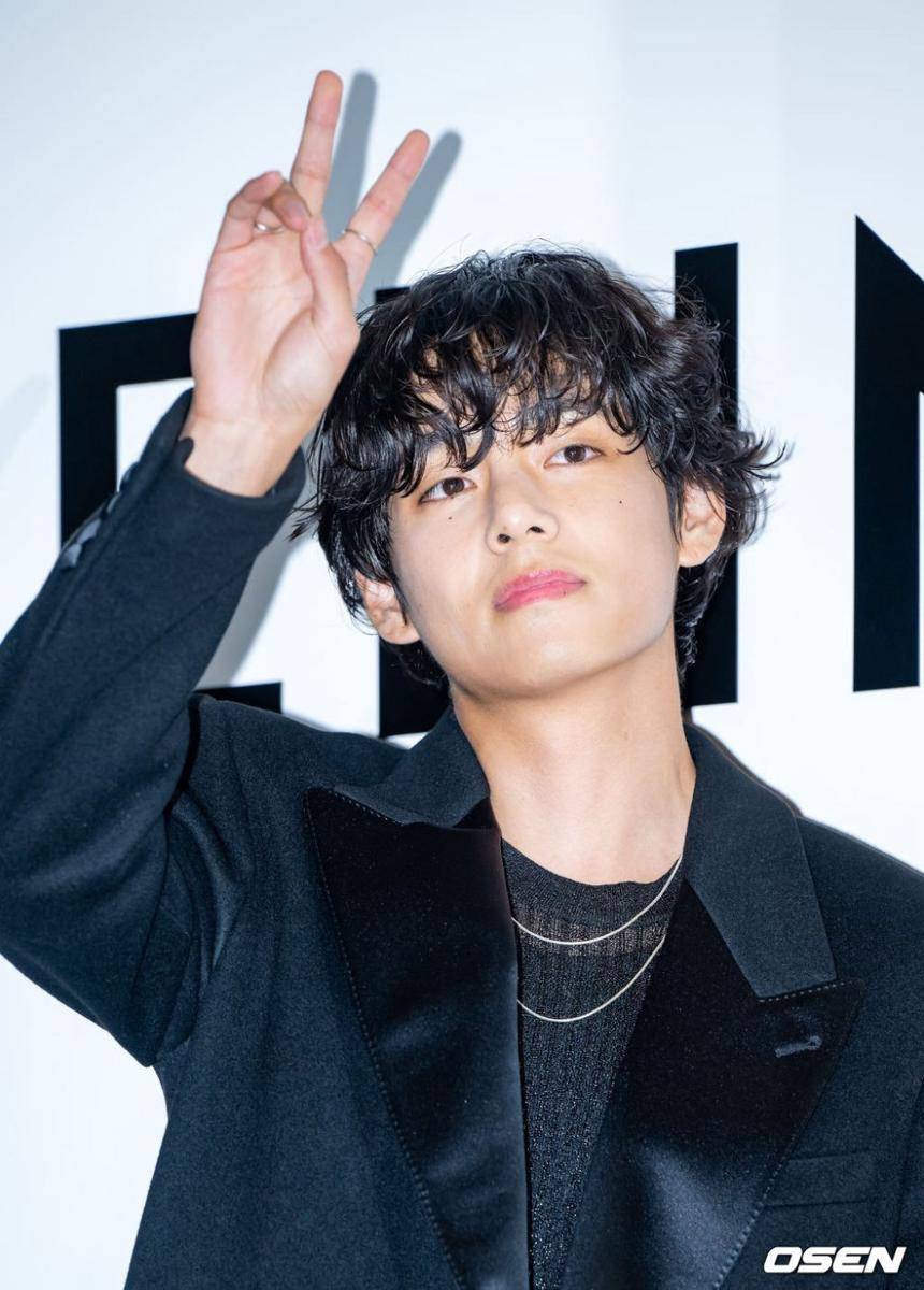 V BTS di acara Celine, Kamis (30/3/2023) (dok. OSEN)