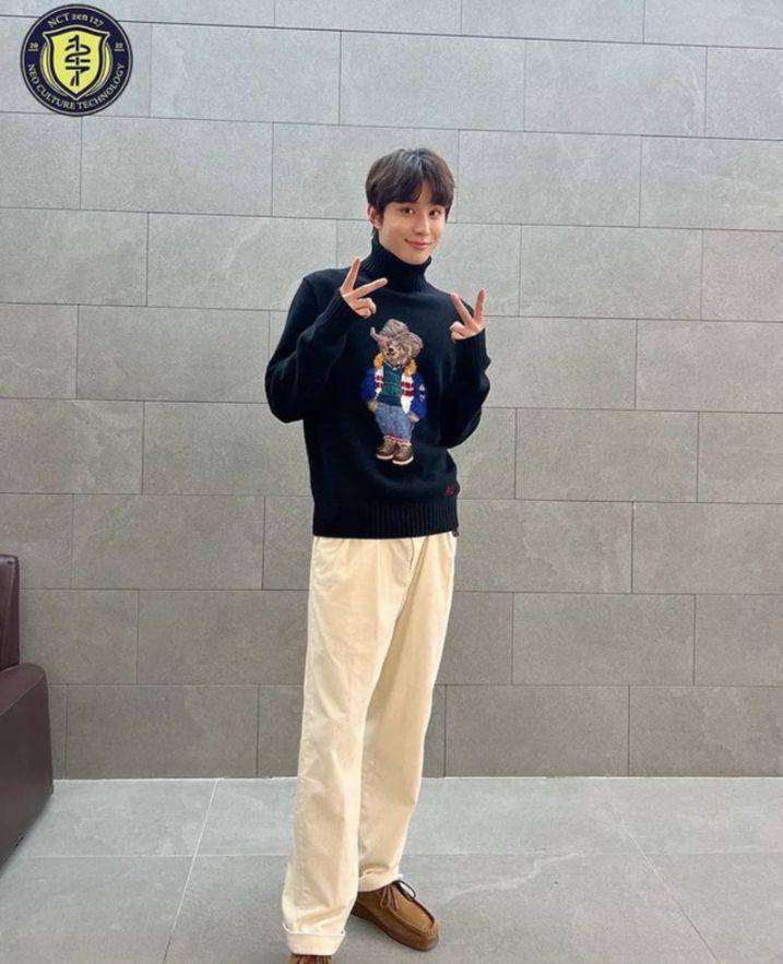 Potret daily outfit Jungwoo NCT 127 (instagram.com/jungwooarchives)