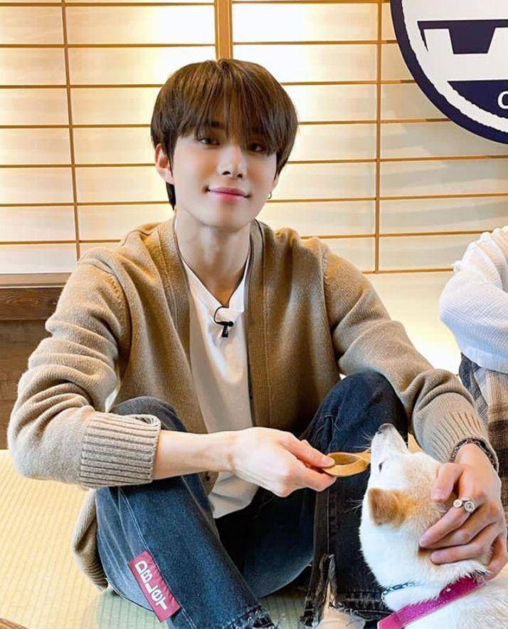 Potret daily outfit Jungwoo NCT 127 (instagram.com/nct127)