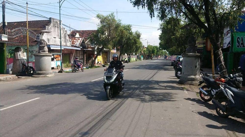 Arca Dwarapala di Tulungagung Dicat Orang