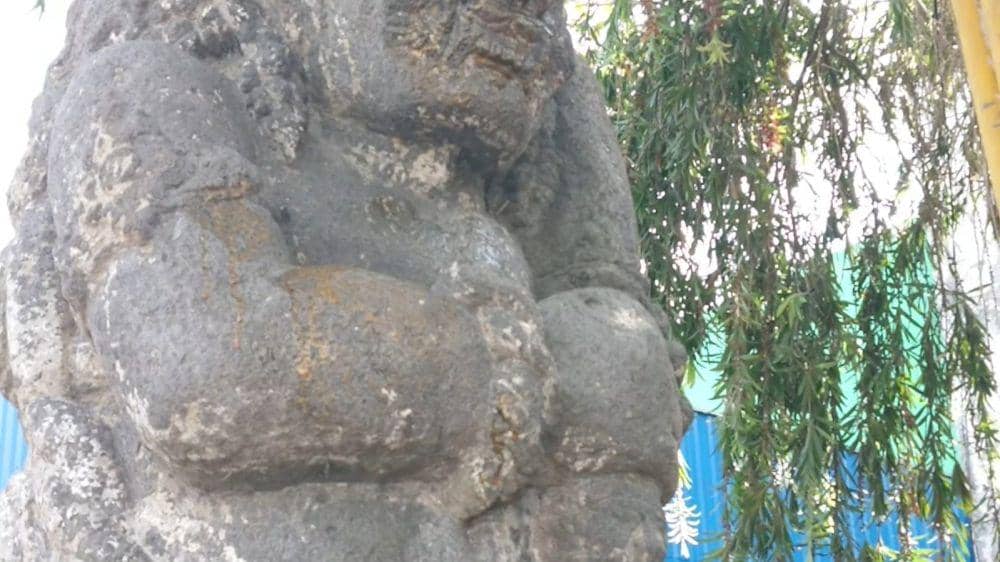 Bagian arca yang terkena cat. IDN Times/ Bramanta Pamungkas