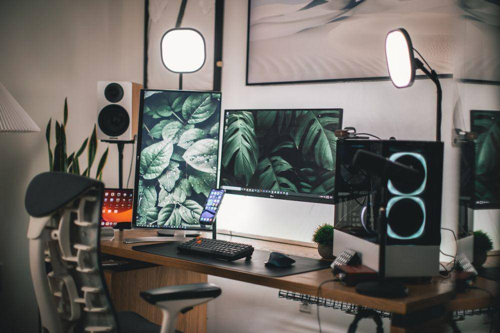 Ilustrasi PC dengan koneksi konsisten (pexels.com/Roberto Nickson)