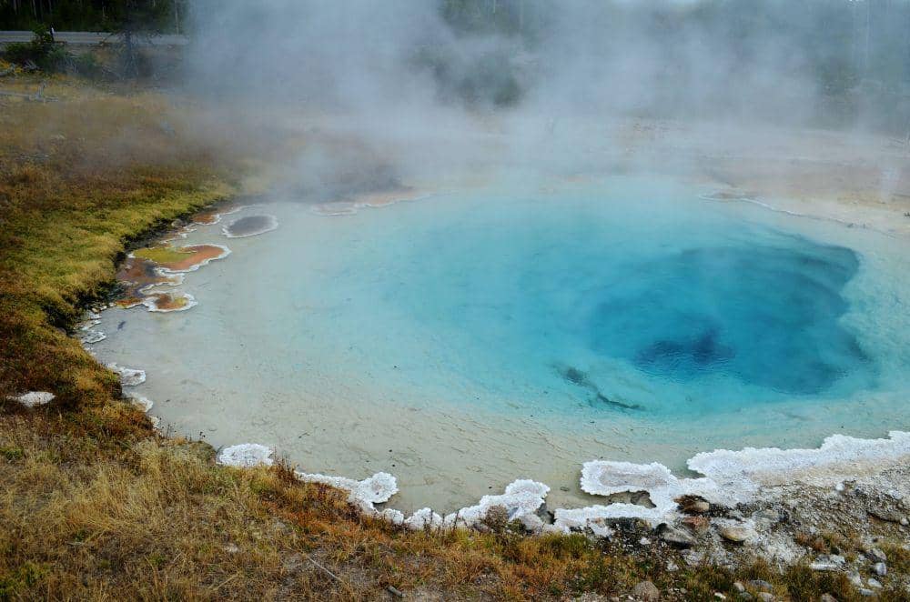 Mengapa Islandia Memiliki Banyak Mata Air Panas?