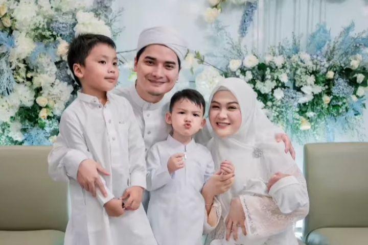10 Potret Akikah Mikail, Anak Alvin Faiz, Sekalian Syukuran Rumah Baru