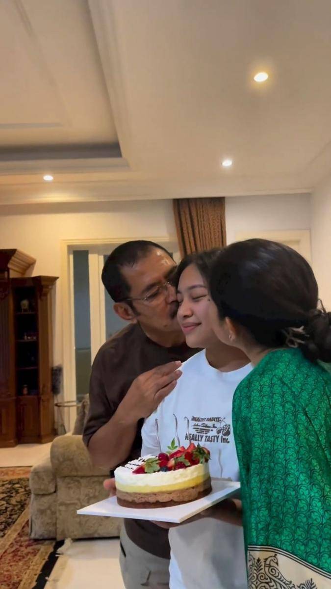 momen sweet seventeen Khirani Trihatmodjo (instagram.com/mayangsari_official)