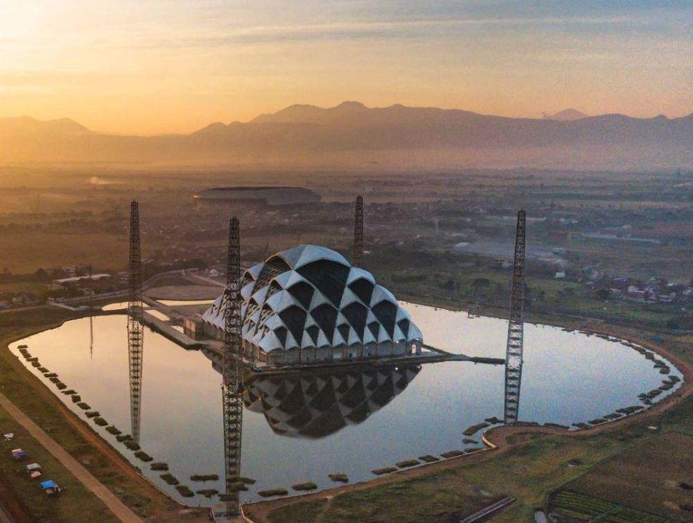 5 Destinasi Ikonik Jawa Barat Wajib Dikunjungi, Ada Masjid Al Jabbar