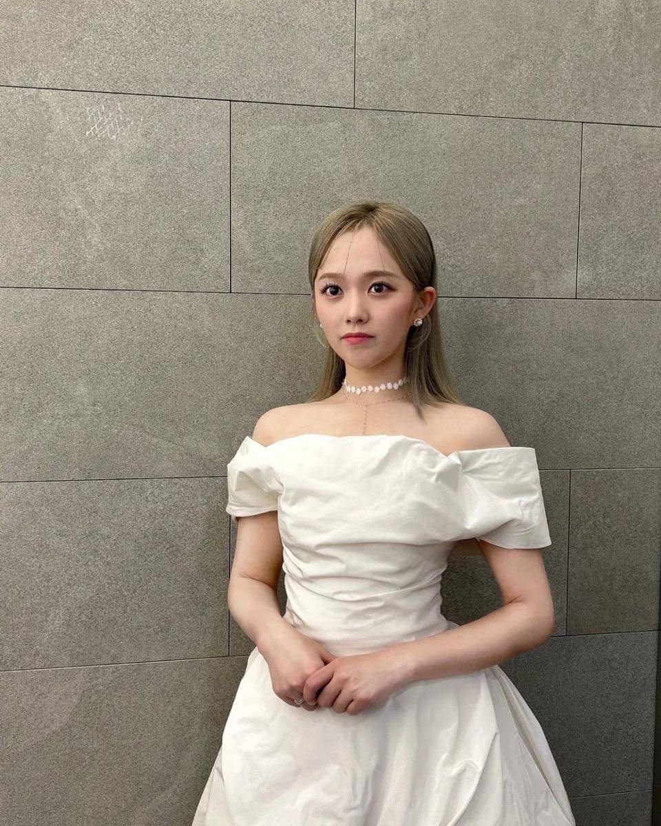 Jung Ji So (instagram.com/mint_ziso)