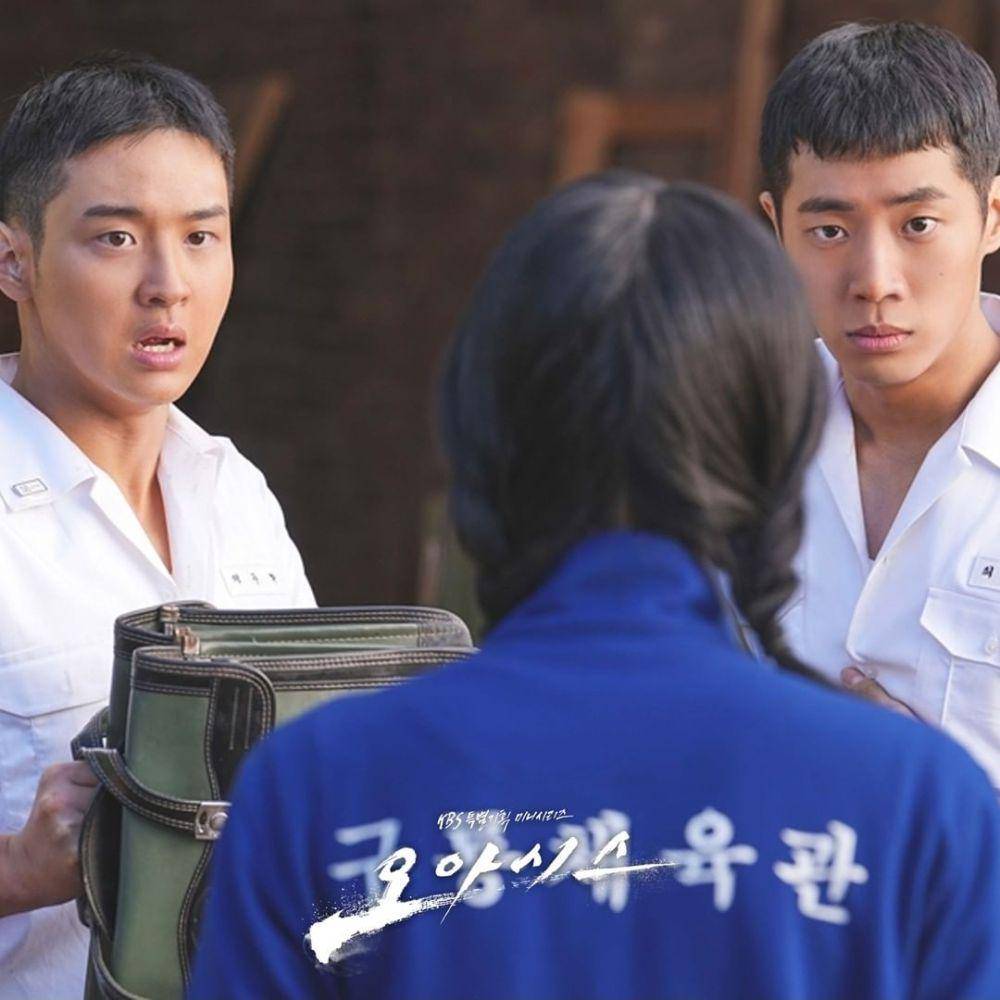 Momen bromance Choi Chul Woong dan Lee Du Hak di Oasis (instagram.com/kbsdrama)