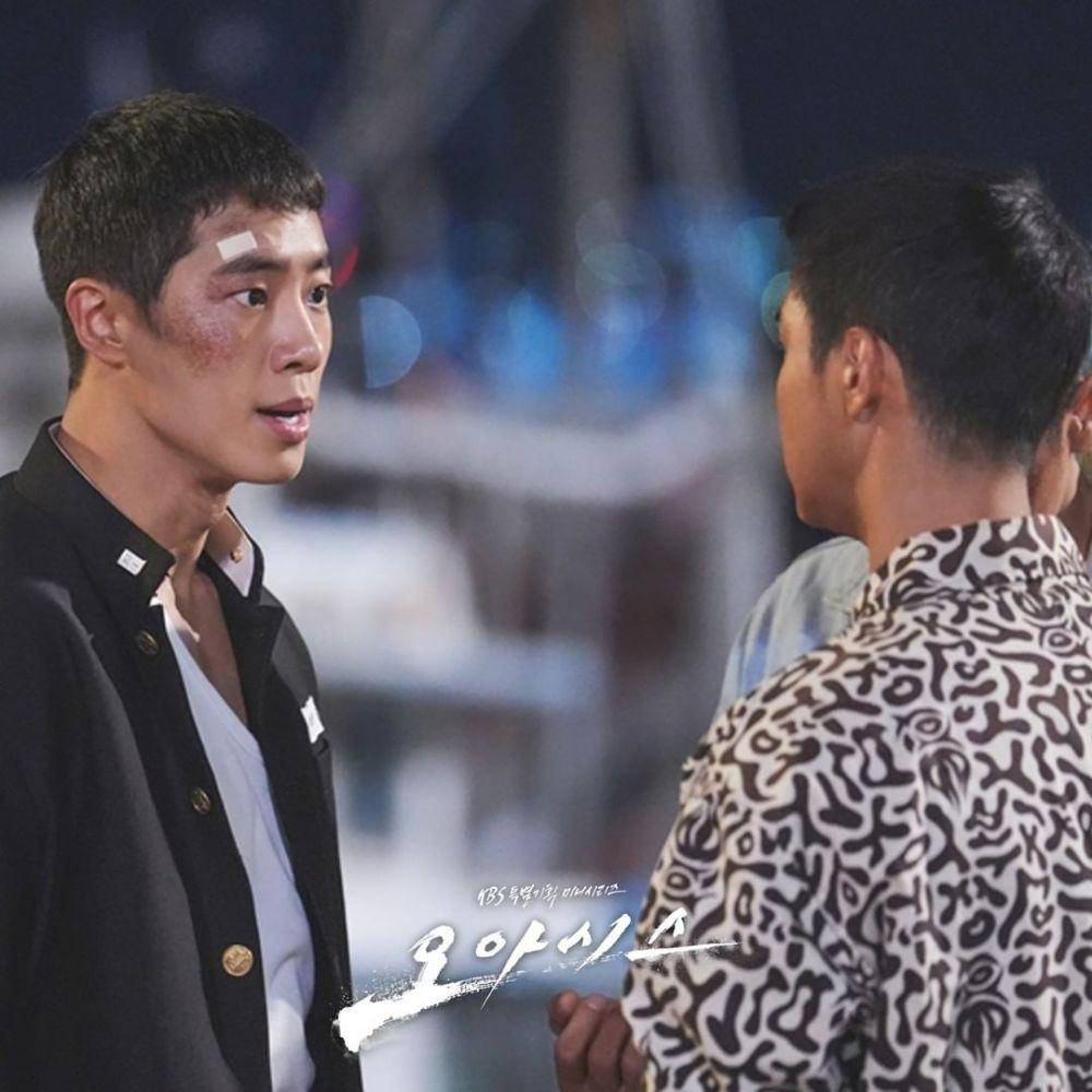 Momen bromance Choi Chul Woong dan Lee Du Hak di Oasis (instagram.com/kbsdrama)