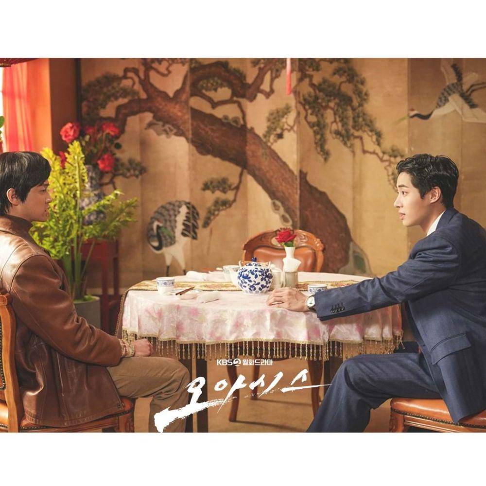 Momen bromance Choi Chul Woong dan Lee Du Hak di Oasis (instagram.com/kbsdrama)