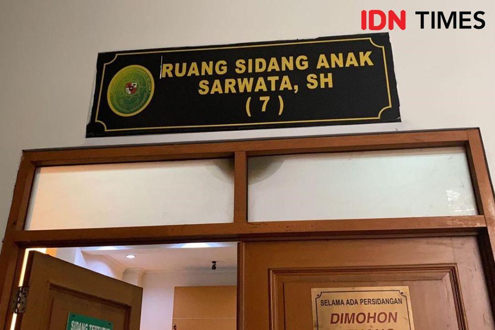 Ruang sidang anak di PN Jakarta Selatan. Ruang sidang yang digunakan AG, pacar Mario Dandy, yang menjalani sidang tanggapan eksepsi jaksa. (IDN Times/Amir Faisol)