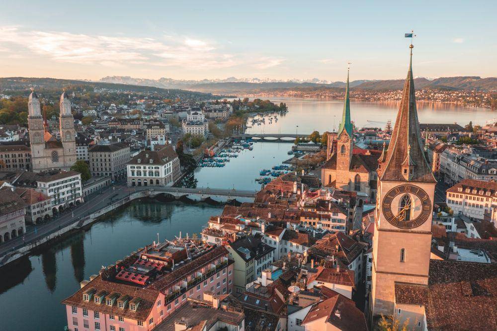 Zurich (unsplash.com/Henrique Ferreira)
