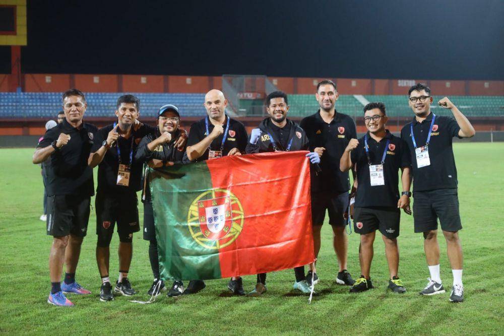 Bernardo Tavares dan jajaran pelatih PSM Makassar. Dok. PSM Makassar