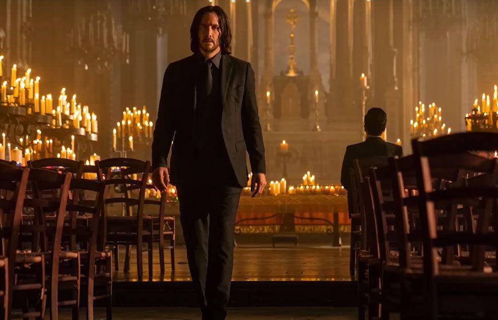 John Wick menggunakan jas khasnya. (YouTube.com/Lionsgate Movies)