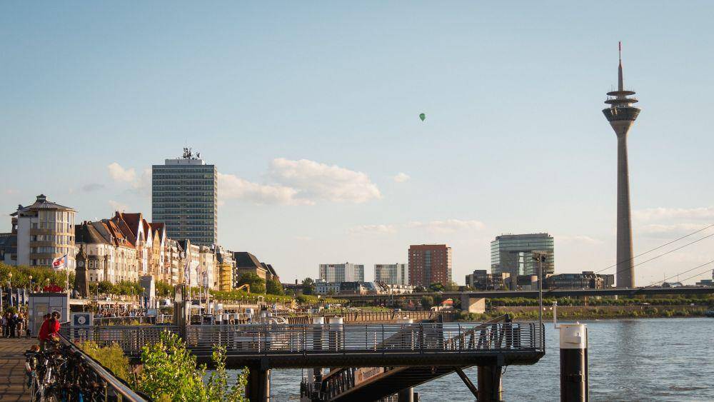 Dusseldorf (unsplash.com/Nicolas Peyrol)