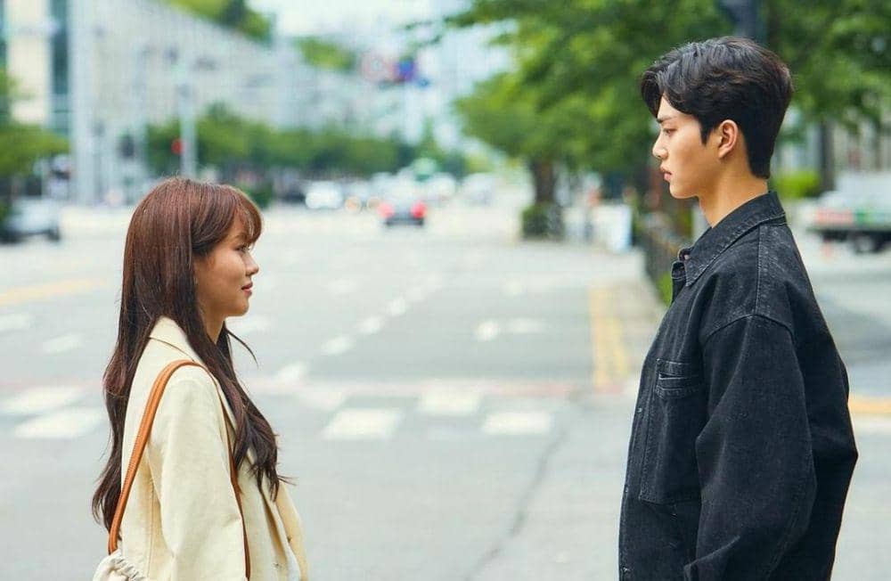 Song Kang dan Kim So Hyun di drama Love Alarm