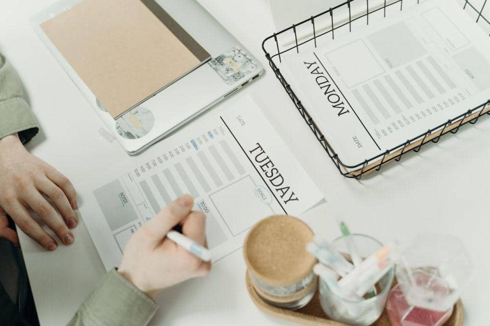 ilustrasi membuat jadwal (pexels.com/cottonbro studio)
