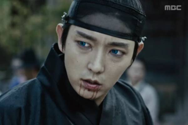 Lee Joon Gi di drama The Scholar Who Walks the Night (dok. MBC/The Scholar Who Walks the Night)