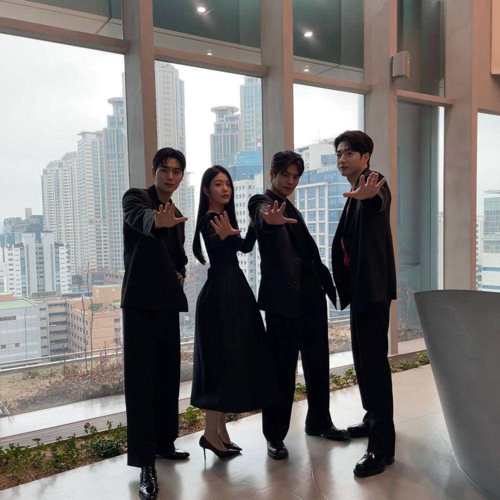 momen akrab pemain drama The Secret Romantic Guesthouse (instagram.com/jrjswn)
