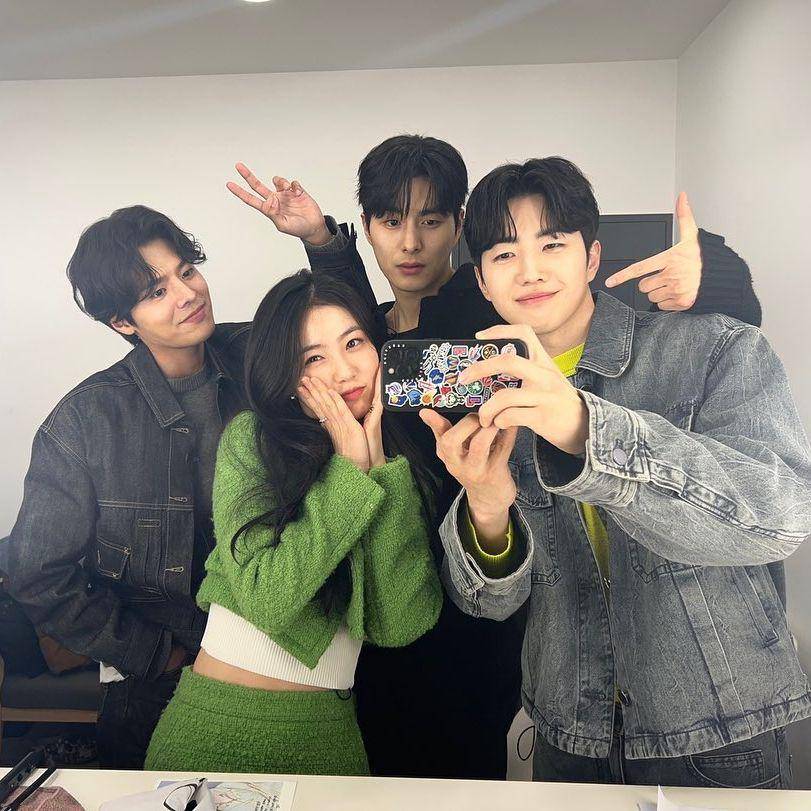 momen akrab pemain drama The Secret Romantic Guesthouse (instagram.com/khoonyy)