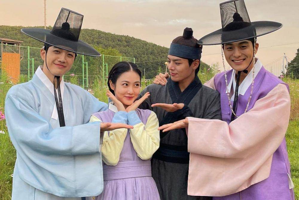 momen di balik layar drama The Secret Romantic Guesthouse (instagram.com/__shinyeeun)
