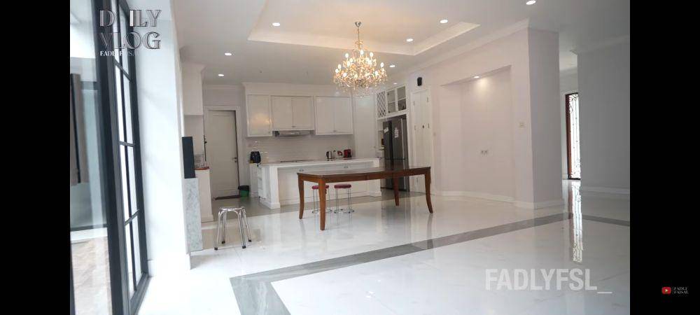potret Fadly Faisal review rumah baru (youtube.com/Fadli Faisal)