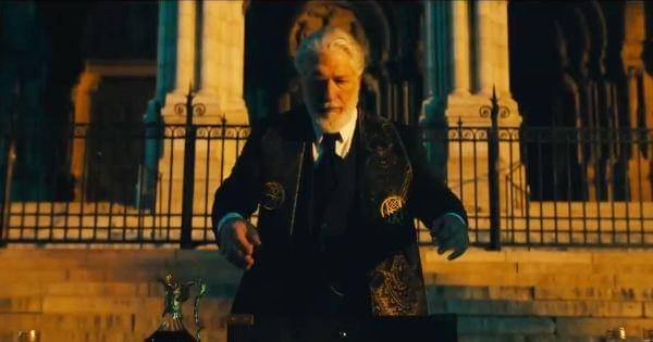 The Harbinger menjadi wasit duel pistol ( Dok. Lionsgate / John Wick 4 )