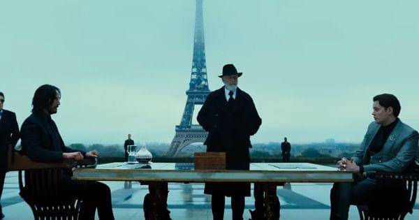 The Harbinger mengawasi acara penentuan aturan duel ( Dok. Lionsgate / John Wick 4 )