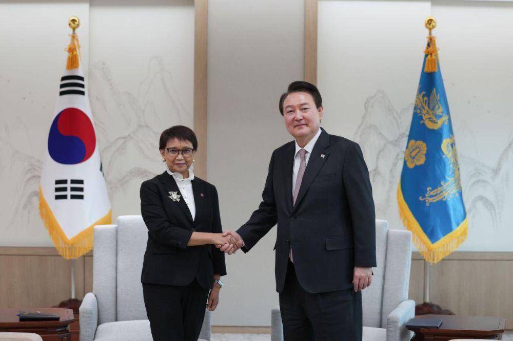 Menteri Luar Negeri RI Retno Marsudi bertemu dengan Presiden Korea Selatan Yook Suk Yeol. (dok. Twitter @Menlu RI)